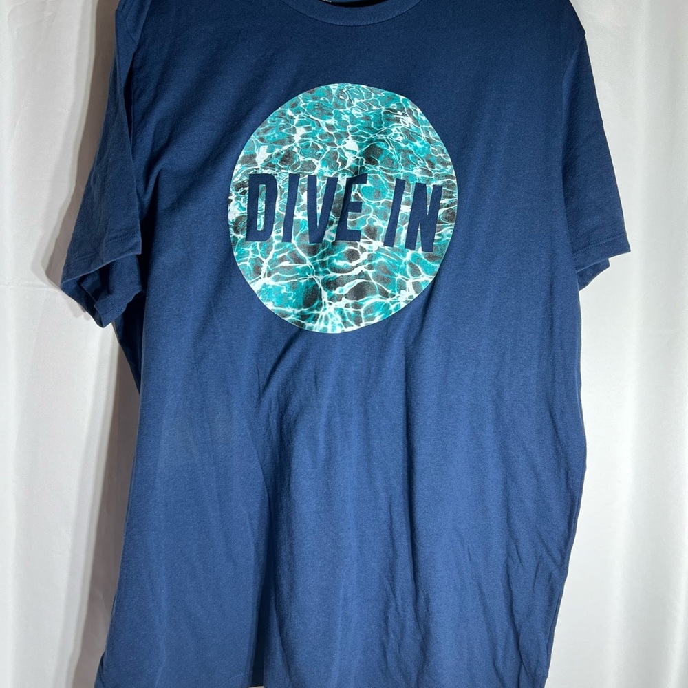 Old Navy T-Shirt XXL. (DIVE IN)